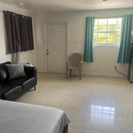 Miami Haven By Airport Villa Bagian luar foto