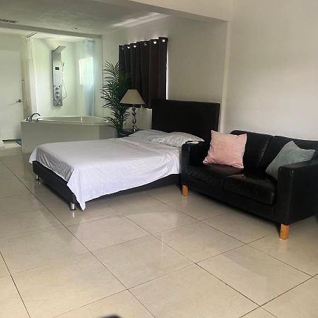 Miami Haven By Airport Villa Bagian luar foto