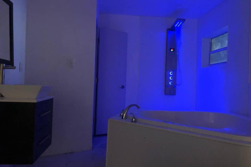 Miami Haven By Airport Villa Bagian luar foto