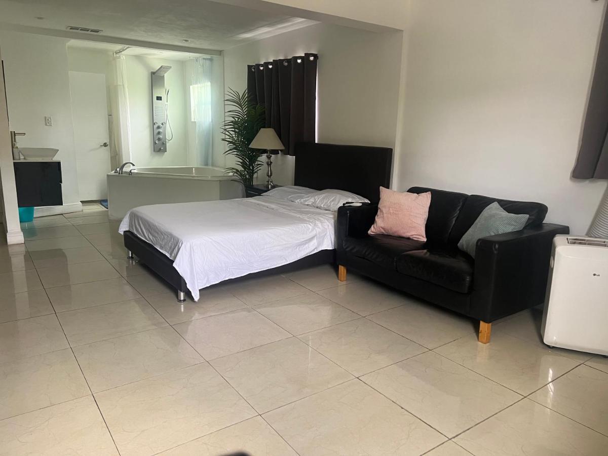 Miami Haven By Airport Villa Bagian luar foto