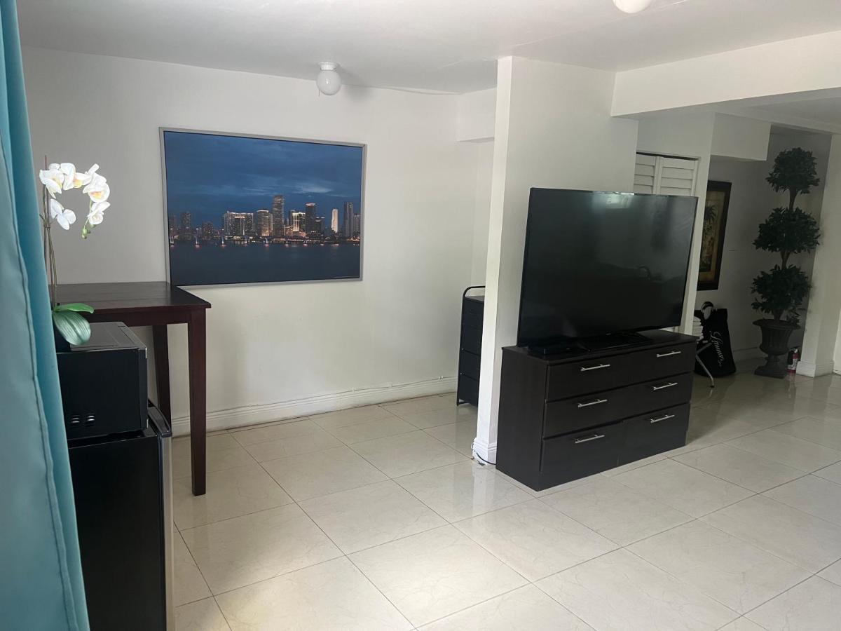 Miami Haven By Airport Villa Bagian luar foto