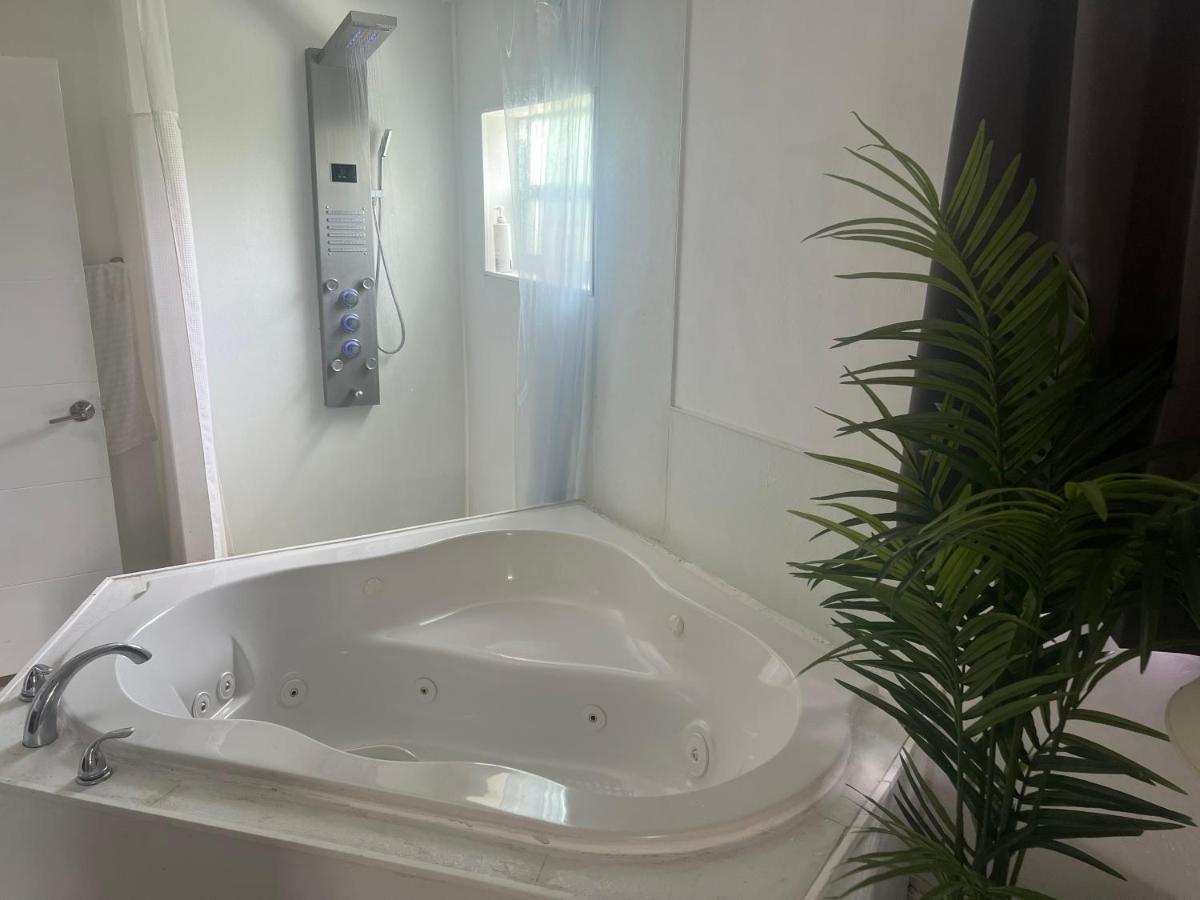 Miami Haven By Airport Villa Bagian luar foto